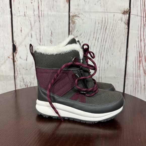 Cat & Jack Purple and Gray Winter Boots with Insulated Design - Picture 13 of 14